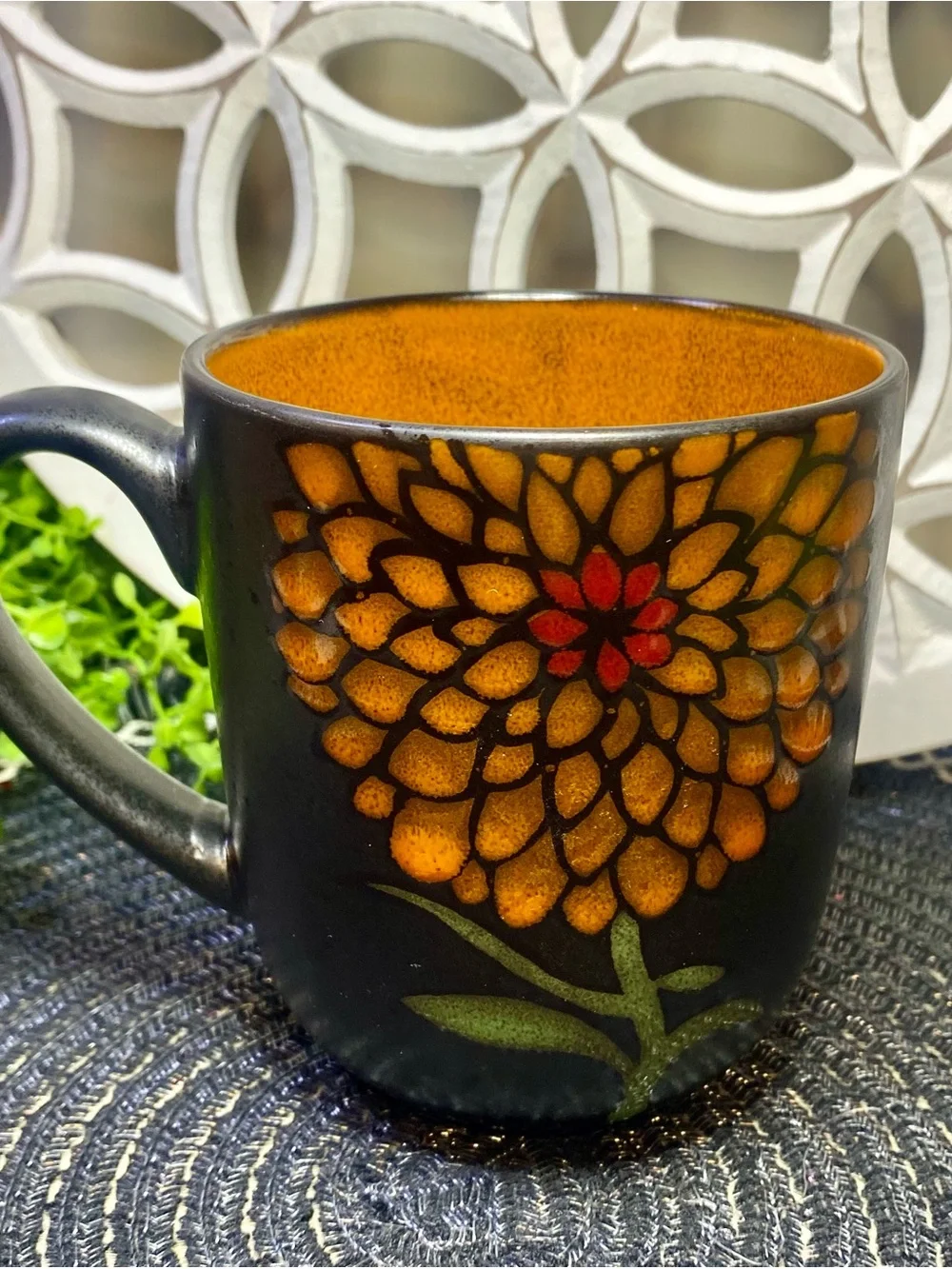 NWOT Bold Orange Flower Black Textured Coffee ‎ 16 oz Mug Gibson Home